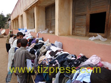 جمعية صناع الحياة بأكادير وجمعية تيفاوين نتضاكن توزع ملابس وأغطية على أبناء تمزكو جمعية صناع الحياة بأكادير وجمعية تيفاوين نتضاكن توزع ملابس وأغطية على أبناء تمزكو
